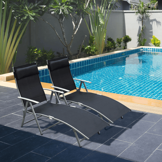 Outsunny Conjunto de 2 Espreguiçadeiras Dobráveis Espreguiçadeiras de Jardim com Encosto Ajustável Almofada e Apoio de Braço Carga 165 kg para Piscina Terraço Campismo 137x63,5x100,5 cm Preto
