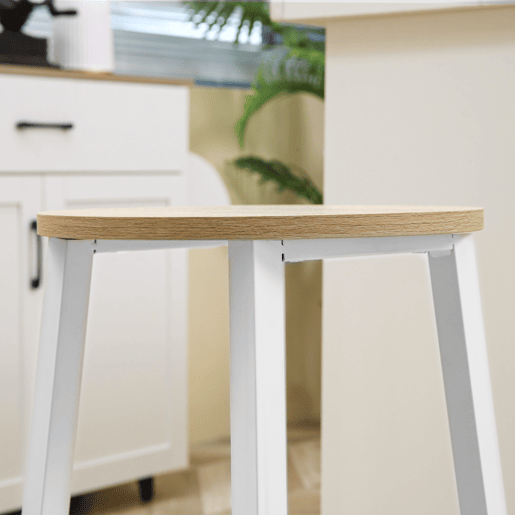 HOMCOM Conjunto de 4 Bancos Altos de Cozinha Bancos de Bar com Pés de Aço e Apoio para os Pés para Sala de Estar Sala de Jantar Carga 75kg 32,5x32,5x65 cm Madeira e Branco