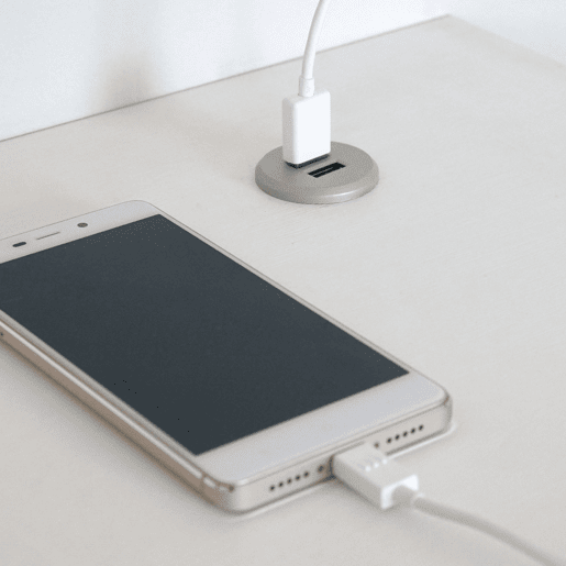 Briebe Smuk Mesa de Escritório, Escrivaninha Computador, Pernas com Estrutura Metálica 76x135x60cm, USB, , Branco