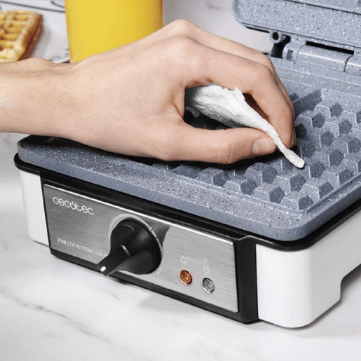 Cecotec Máquina de waffles para 2 waffles com 1200 W e revestimento RockStone.