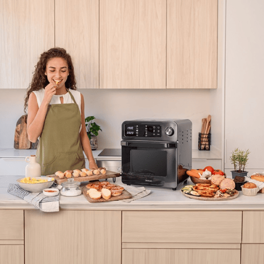 Cecotec Forno de convecção com 15 litros de capacidade e 1700 W de potência. Cecotec Forno de convecção com 15 litros de capacidade e 1700 W de potência.
