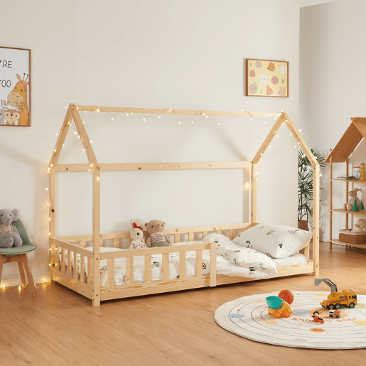 Cama de criança Hesel em forma de casa de pinho com gradeamento 90x200cm - Natural en.casa