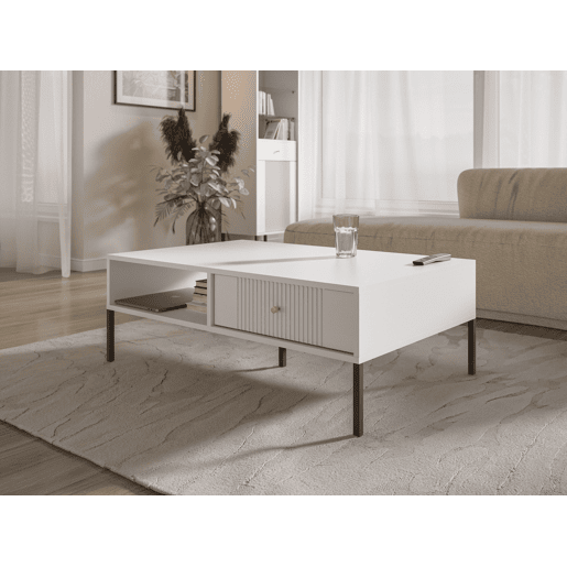 A mesa de centro ISEO apresenta num estilo moderno. Mede 40x104x68 cm e inclui 1 prateleira e 2 gavetas.