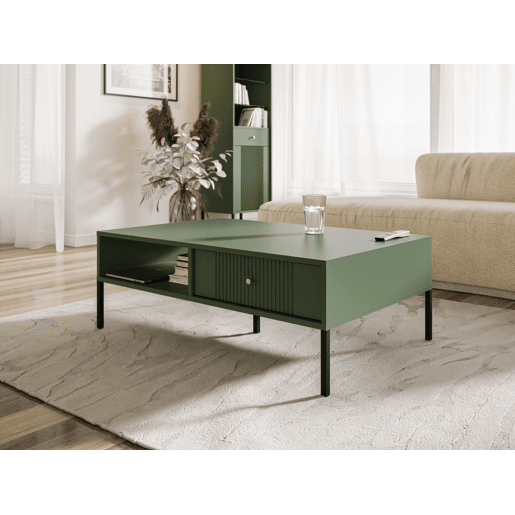 A mesa de centro ISEO apresenta num estilo moderno. Mede 40x104x68 cm e inclui 1 prateleira e 2 gavetas.