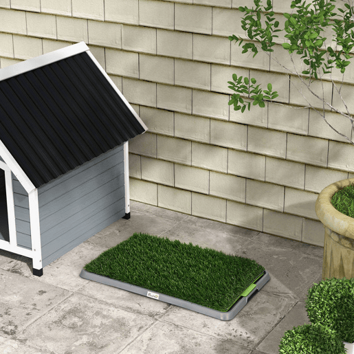 PawHut Resguardo de Treino para Cães com 2 Relvas Artificiais Sanitário para Cães com Grade e Bandeja para Treino de Filhotes no Exterior e Interior 67x41x3,5 cm Verde