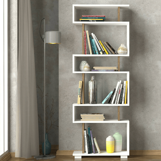 Estante de livros com efeito madeira