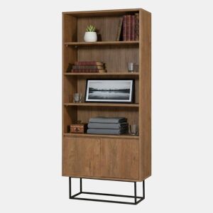 Estante de livros com efeito madeira
