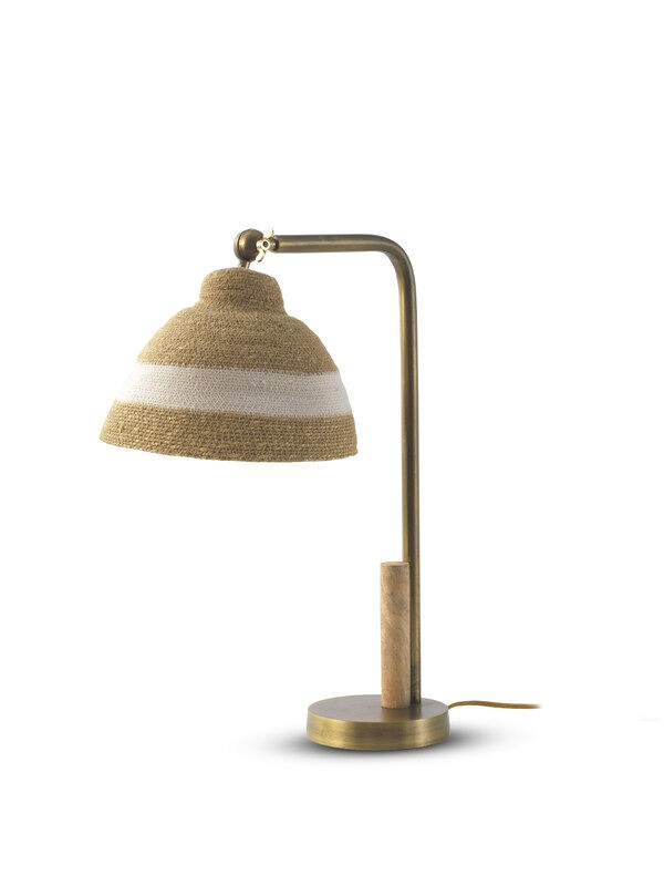 Lámpara de mesa con pantalla de fibra natural trenzada