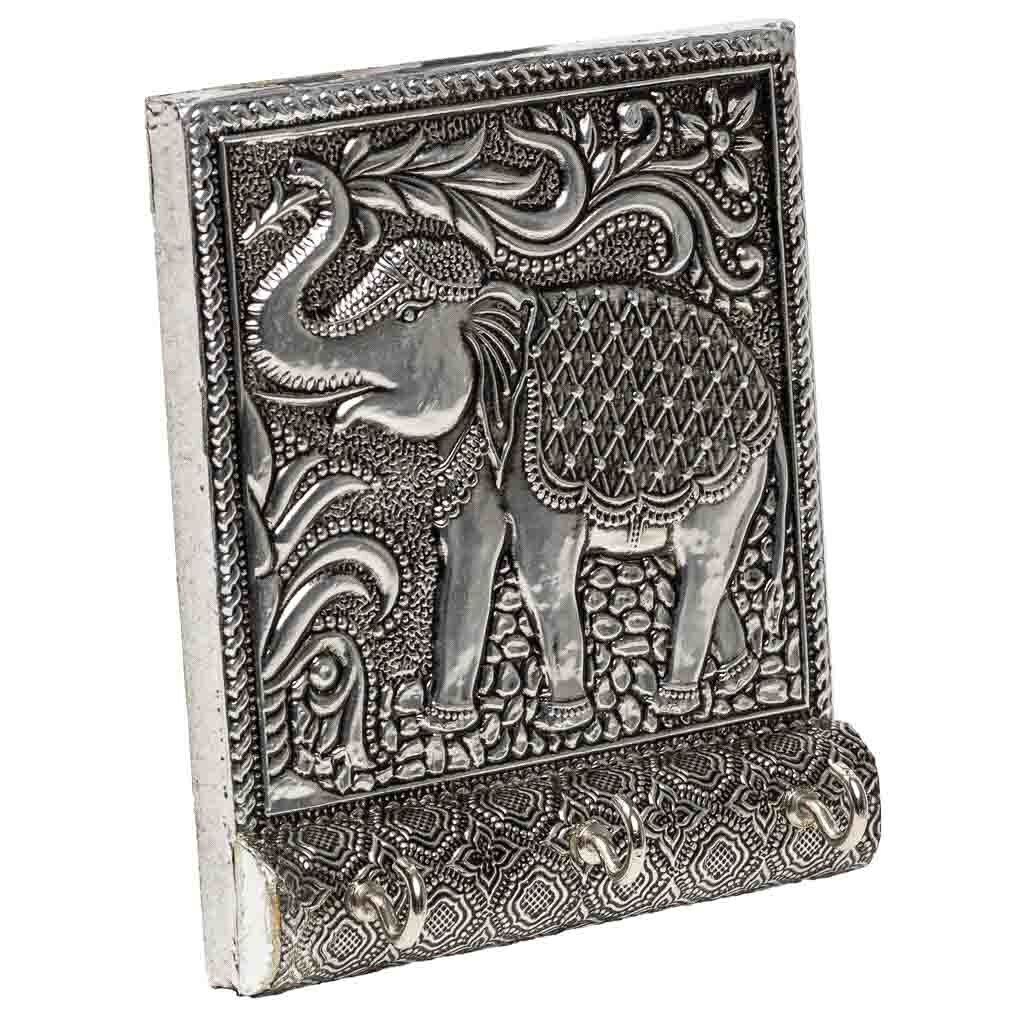 Llavero de metal repujado plateado 12,5x7,5x2