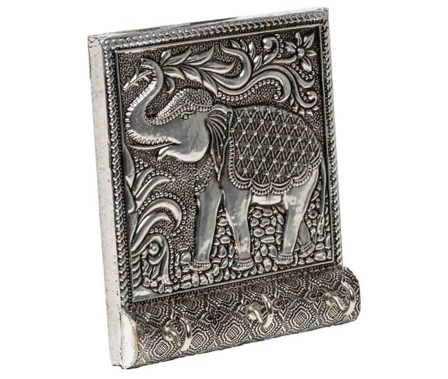 Llavero de metal repujado plateado 12,5x7,5x2