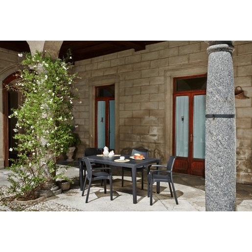 Mesa de jardim em PVC