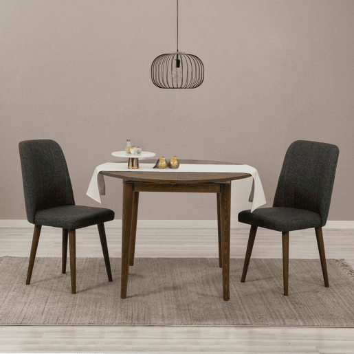 Conjunto de mesa e cadeiras com efeito madeira Conjunto de mesa e cadeiras com efeito madeira