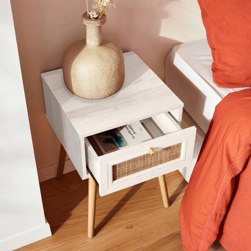 Mesa de cabeceira com efeito madeira e cana, 1 gaveta, Boheme, Branco sujo, 39x39x55.4 cm