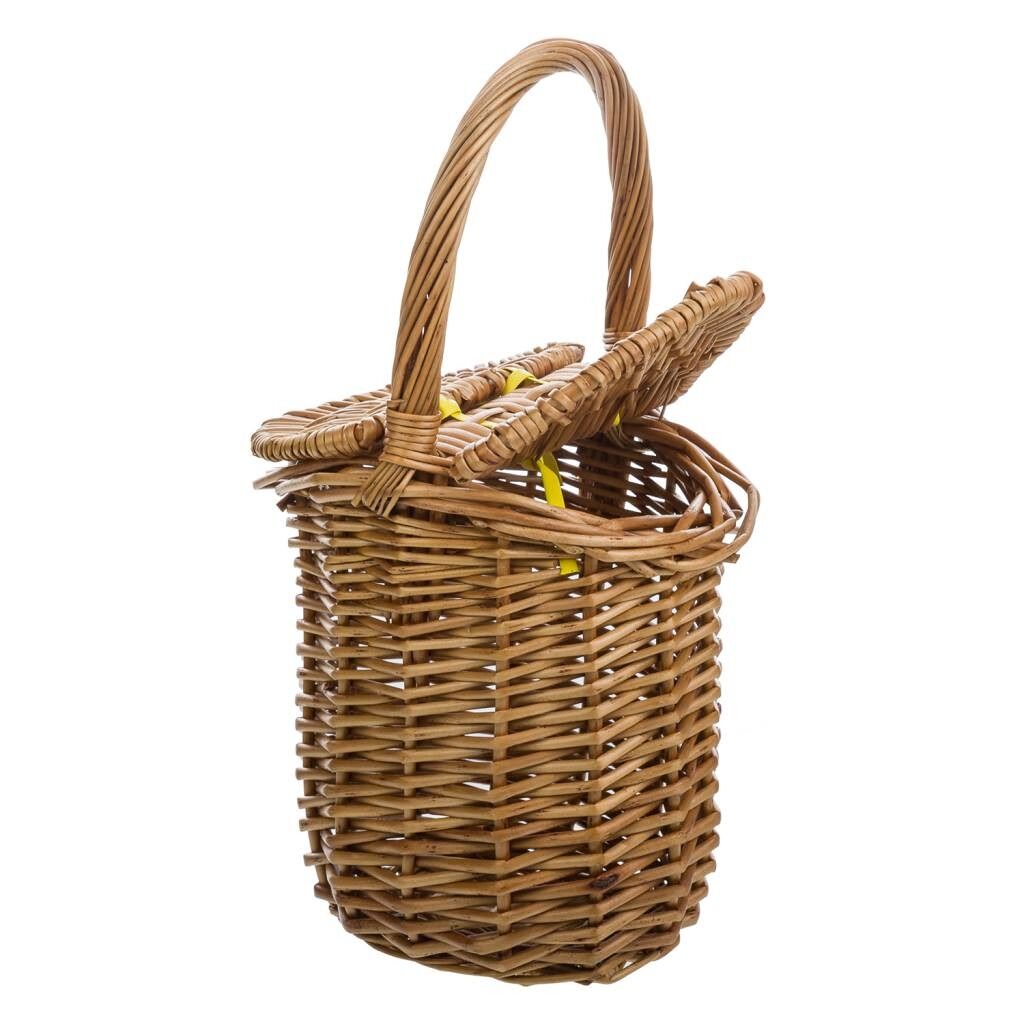 Cesta con tapas de mimbre