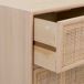 Mueble bajo de madera y rejilla Mueble bajo de madera y rejilla Marrón