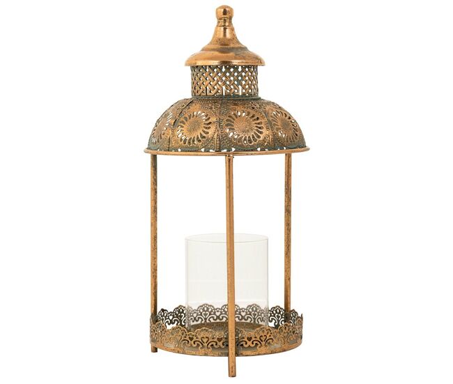 Portavelas de metal en tono dorado, con dimensiones de 19.5x19.5x42h cm