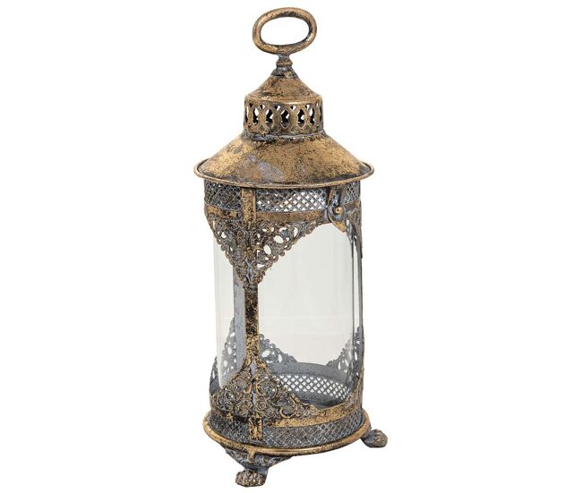Portavelas de metal en tono dorado, con dimensiones de 17x17x42h cm