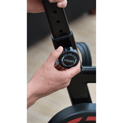 Bicicleta de spinning robusta para treinos intensos.