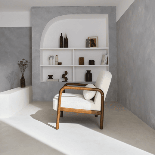 Poltrona escandinava em madeira de hevea e caracóis, Amelie, Creme, 66x82x77 cm