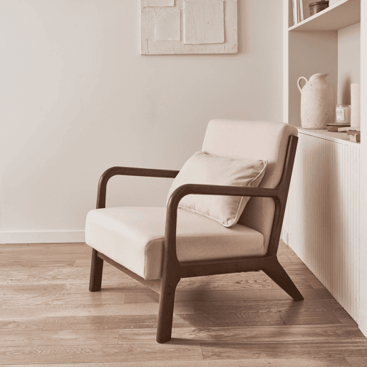 Cadeirão escandinavo em tecido bege e madeira de hevea, Lorens, Beige, 65x80x79 cm