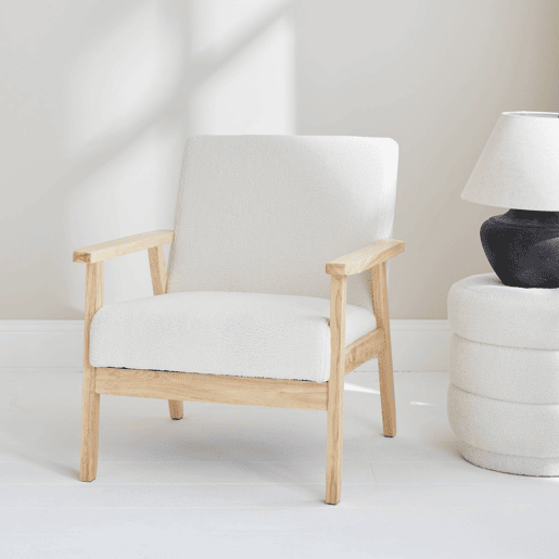 Cadeirão escandinavo encaracolado em madeira de hevea, Isak boucle, Boucle branco, 64x69.5x73 cm