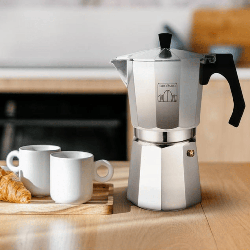 Cecotec Cafeteira italiana de alumínio com capacidade para 9 chávenas de café, fácil de limpar e apta para todo o tipo de fogões.