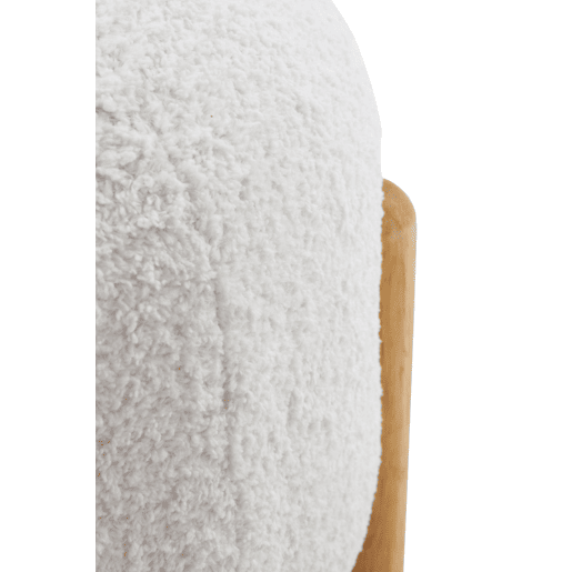 Pouffe estofado em boucle branco com estrutura e pernas em madeira de pinho natural