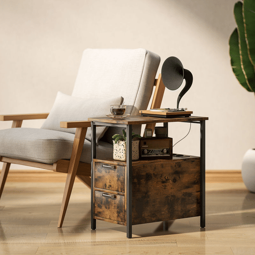 HOMCOM Mesa Auxiliar com Estação de Carga Entrada USB e Tomada Elétrica Mesa de Cabeceira com 2 Gavetas e Prateleira Aberta para Sala de Estar Dormitório 55x35x58,5 cm Marrom Rústico