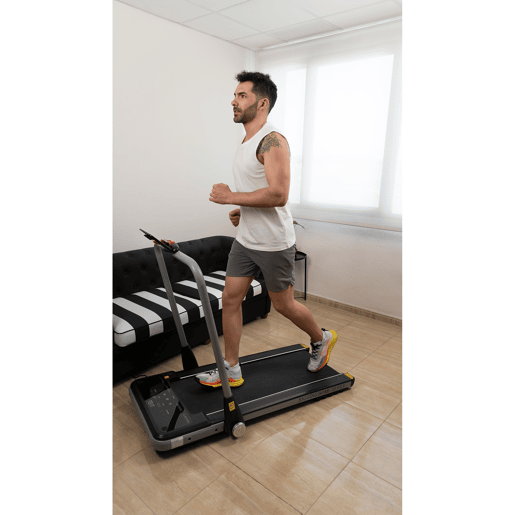 Esteira compacta para correr em casa. Esteira compacta para correr em casa.