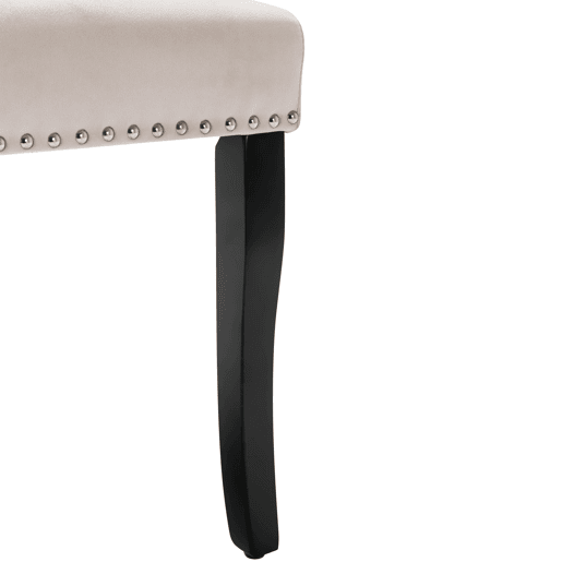 Conjunto de 2 cadeiras de veludo com pernas de carvalho - decoradas com rebites - Bege Conjunto de 2 cadeiras de veludo com pernas de carvalho - decoradas com rebites - Bege