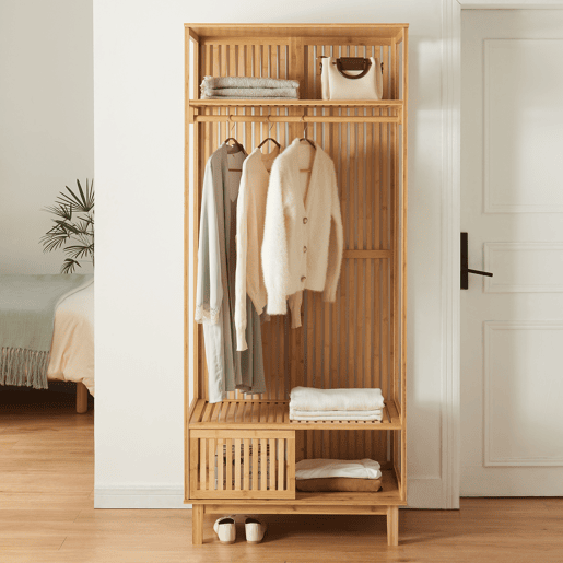 Cabide de burro Ypäjä com prateleiras e porta de bambu 187x80x47cm - Cor natural en.casa