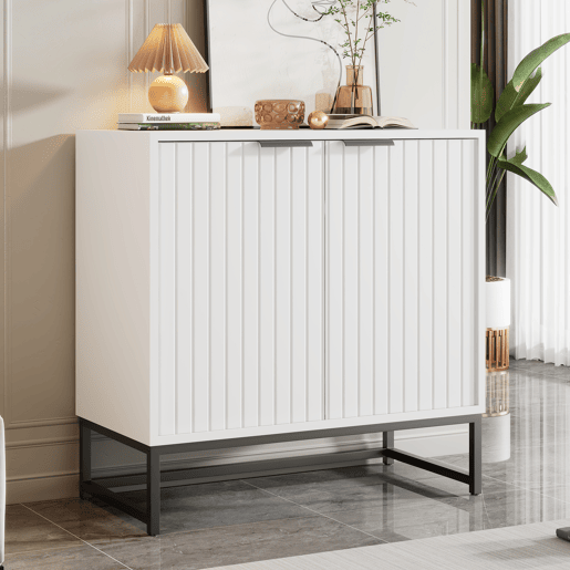 Aparador baixo - Estilo escandinavo - 2 portas decorativas com riscas verticais - Branco