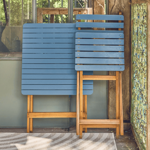 Mesa de jardim em madeira de acácia, 2 cadeiras dobráveis, Hilora, Azul, 60x60x8 cm