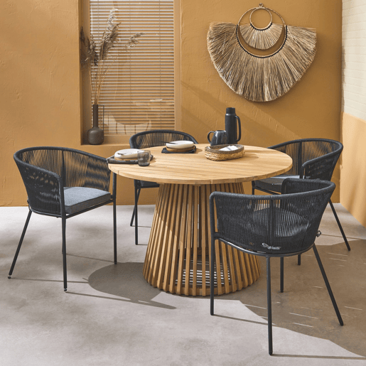 Mesa de jantar redonda em madeira, interiorexterior + 4 cadeirões em corda e aço, Oviedo + Santos, Preto, 120x120x75 cm