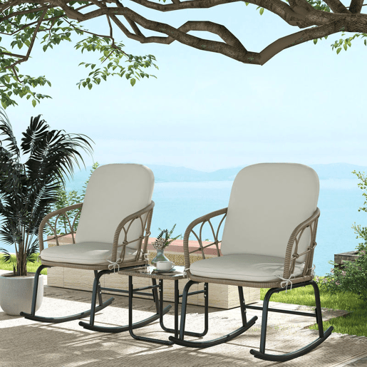 Outsunny Conjunto de Móveis de Vime de 3 Peças Conjunto de Cadeiras de Baloiço de Jardim com 1 Mesa de Centro 2 Cadeiras de Baloiço e Almofadas para Jardim Varanda e Pátio Creme e Bege