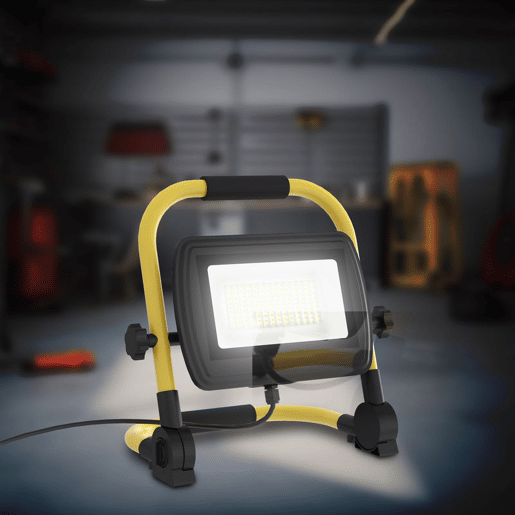 HOMCOM Preojetor LED Recarregável com Cabeças e Suporte Ajustáveis 50W 4250 Lúmenes IP65 6500K Reflector LED Resistente à Intemperie Portátil com Pega para Interior e Exterior Amarelo e Preto