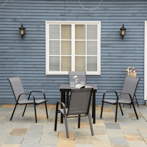 Outsunny Conjunto de 4 Cadeiras de Jardim Exterior Empilháveis para Terraço com Tecido Respirável, Estrutura de Metal, Apoios de Braços e Encosto 54x75,5x95 cm, Cinzento Escuro