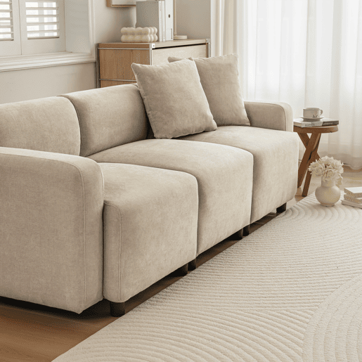 Sofá de 3 lugares em tecido Chenille com 2 almofadas - capacidade para 211 cm - Bege