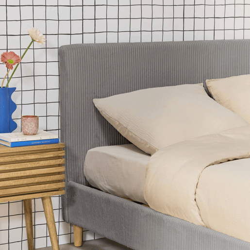 Cama com base de ripas e cabeceira 140cm, em veludo canelada fino, Marlon, Cinza, 202x148x89 cm