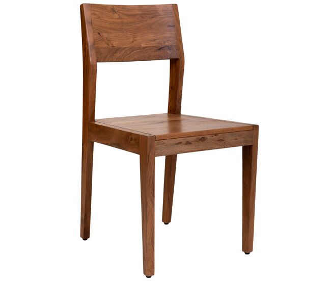 Silla de madera con acabado natural