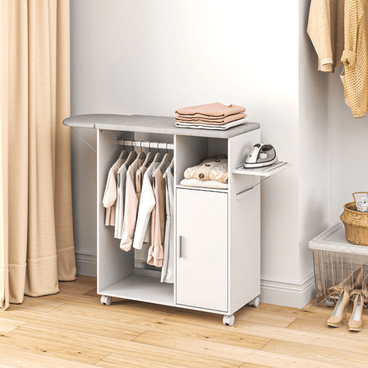 HOMCOM Móvel de Engomar de Madeira Móvel de Engomar com Rodas Barra para Pendurar Roupa Prateleira Aberta e Tábua Dobrável para Sala Quarto 107x42,5x99 cm Branco