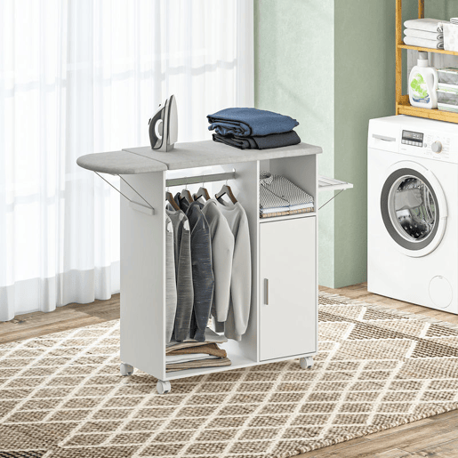 HOMCOM Móvel de Engomar de Madeira Móvel de Engomar com Rodas Barra para Pendurar Roupa Prateleira Aberta e Tábua Dobrável para Sala Quarto 107x42,5x99 cm Branco
