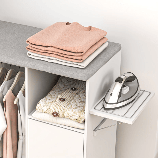 HOMCOM Móvel de Engomar de Madeira Móvel de Engomar com Rodas Barra para Pendurar Roupa Prateleira Aberta e Tábua Dobrável para Sala Quarto 107x42,5x99 cm Branco