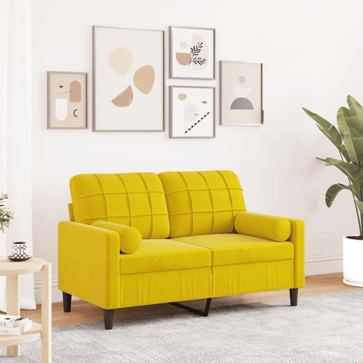 Sofá 2 lugares - Sofá fixo c almofadas decorativas 120 cm veludo amarelo Sofá 2 lugares - Sofá fixo c almofadas decorativas 120 cm veludo amarelo