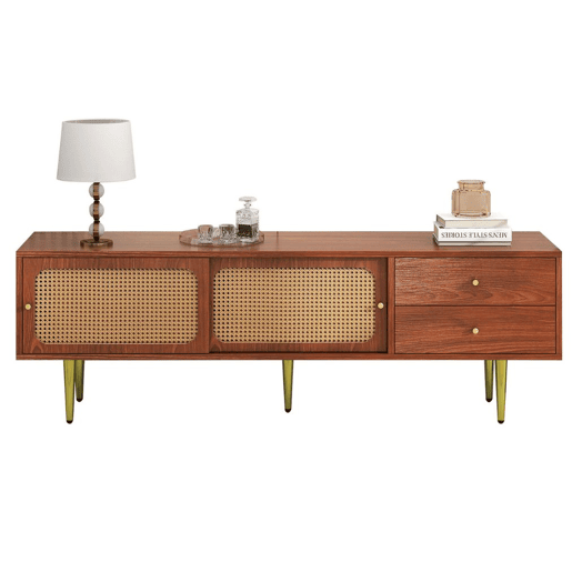 Móvel de TV em rattan com efeito madeira escura com 2 portas de correr e 2 gavetas e pés dourados Móvel de TV em rattan com efeito madeira escura com 2 portas de correr e 2 gavetas e pés dourados