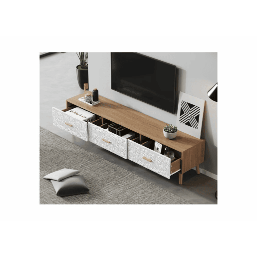 Móvel TV efeito madeira clara com 3 gavetas e porta branca com padrão texturado 150x35x39cm
