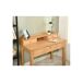 Escritorio clásico de madera con cajones y almacenamiento. Escritorio clásico de madera con cajones y almacenamiento. Roble Artisan