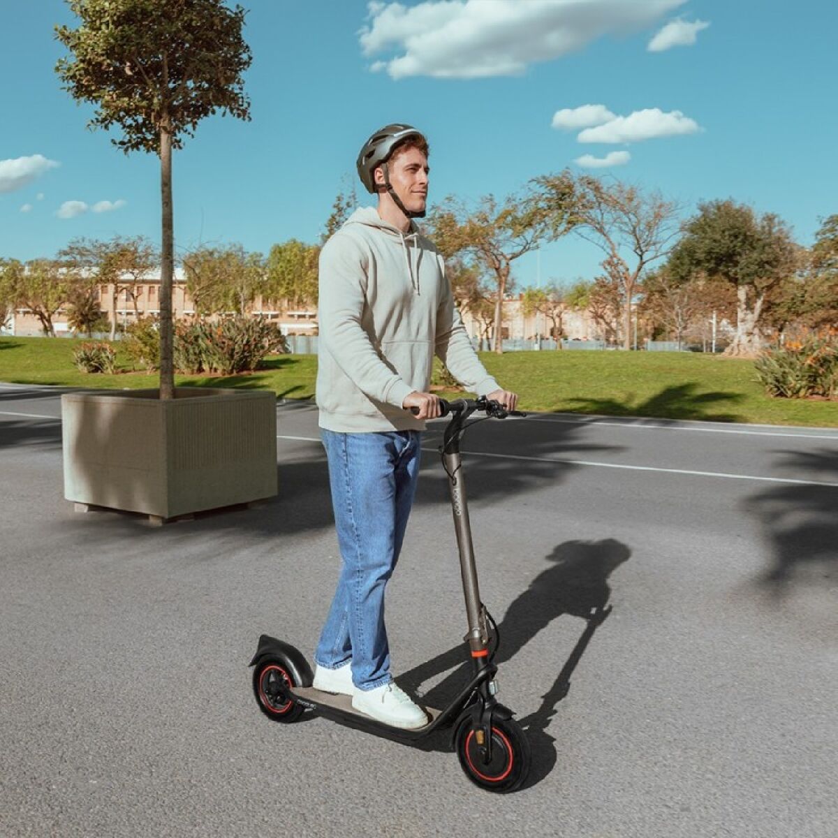 Cecotec Scooter Eléctrico Homologado con Base Extra Ancha Bongo