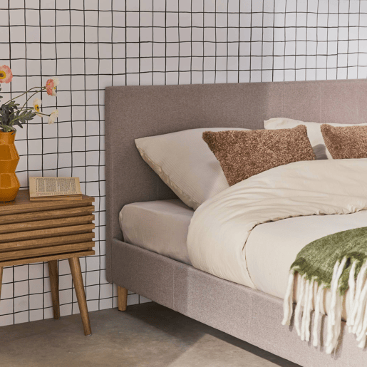 Cama com base de ripas e cabeceira 140cm, acabamento em tecido simple, Marlon, Cinza Claro, 202x148x89 cm