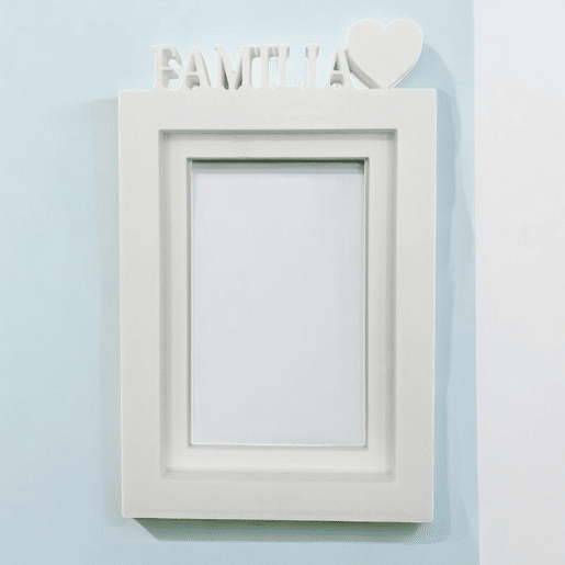 Porta-retratos de mesa ou parede  Modelo ''FAMILY''  Tamanho da moldura 24,5x17,5cm para fotos 13x18cm  Cor branca